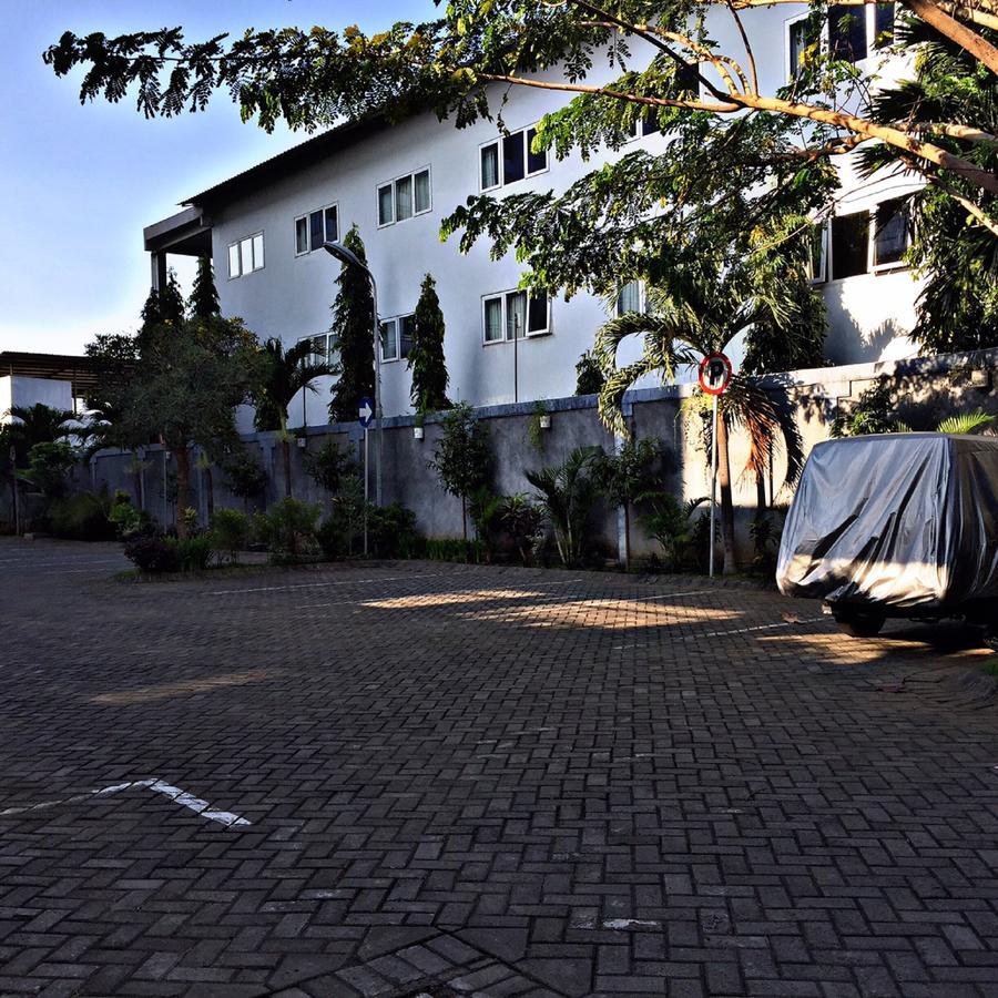 Greensa Inn Surabaya Exterior foto
